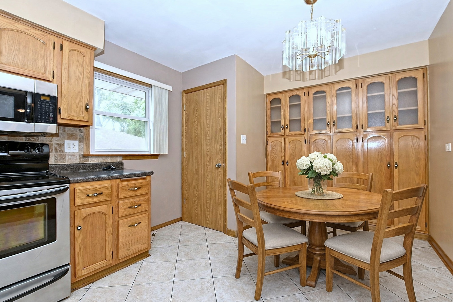 9416 S 80th Court, Hickory Hills, IL 60457