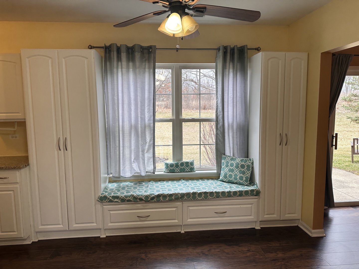 Round Lake Beach, IL 60073