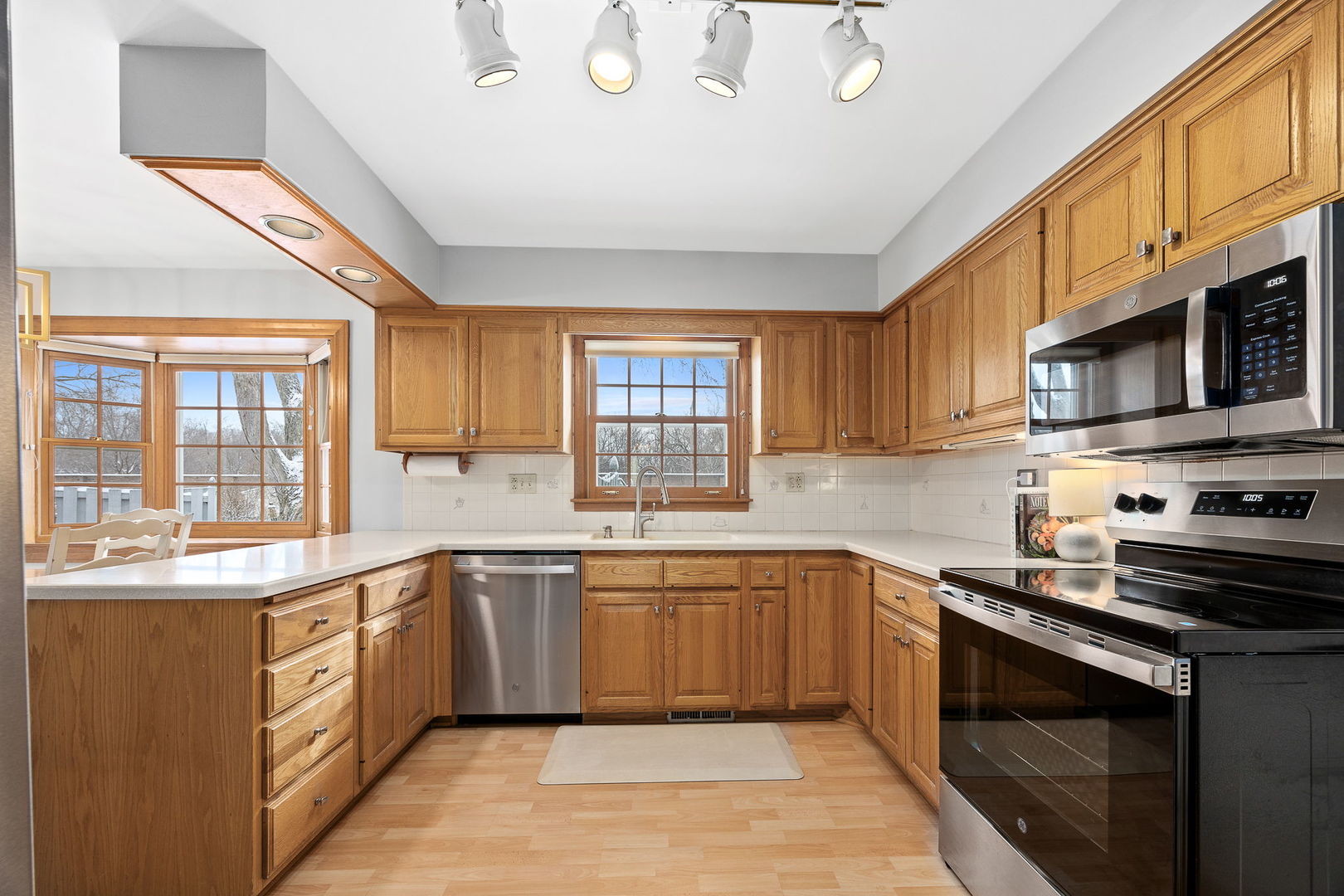 1532 Swallow Street, Naperville, IL 60565