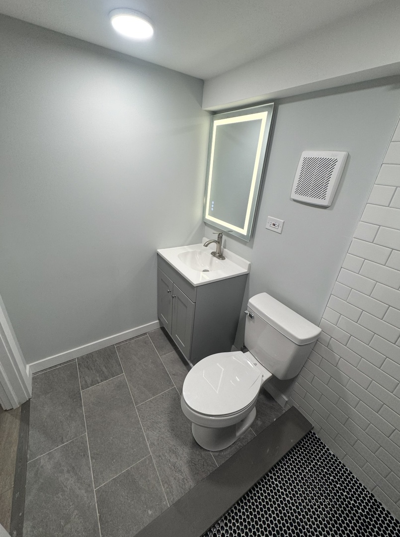 8051 S Yale Avenue, Chicago, IL 60620