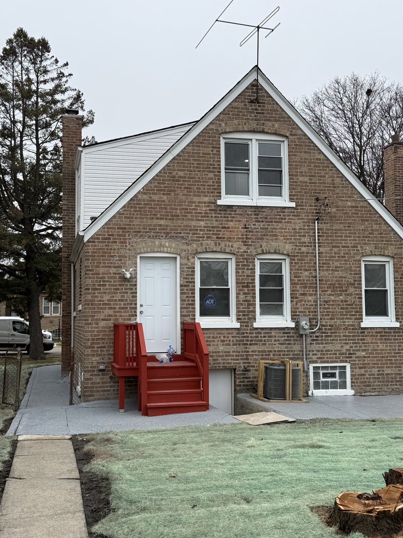 8051 S Yale Avenue, Chicago, IL 60620