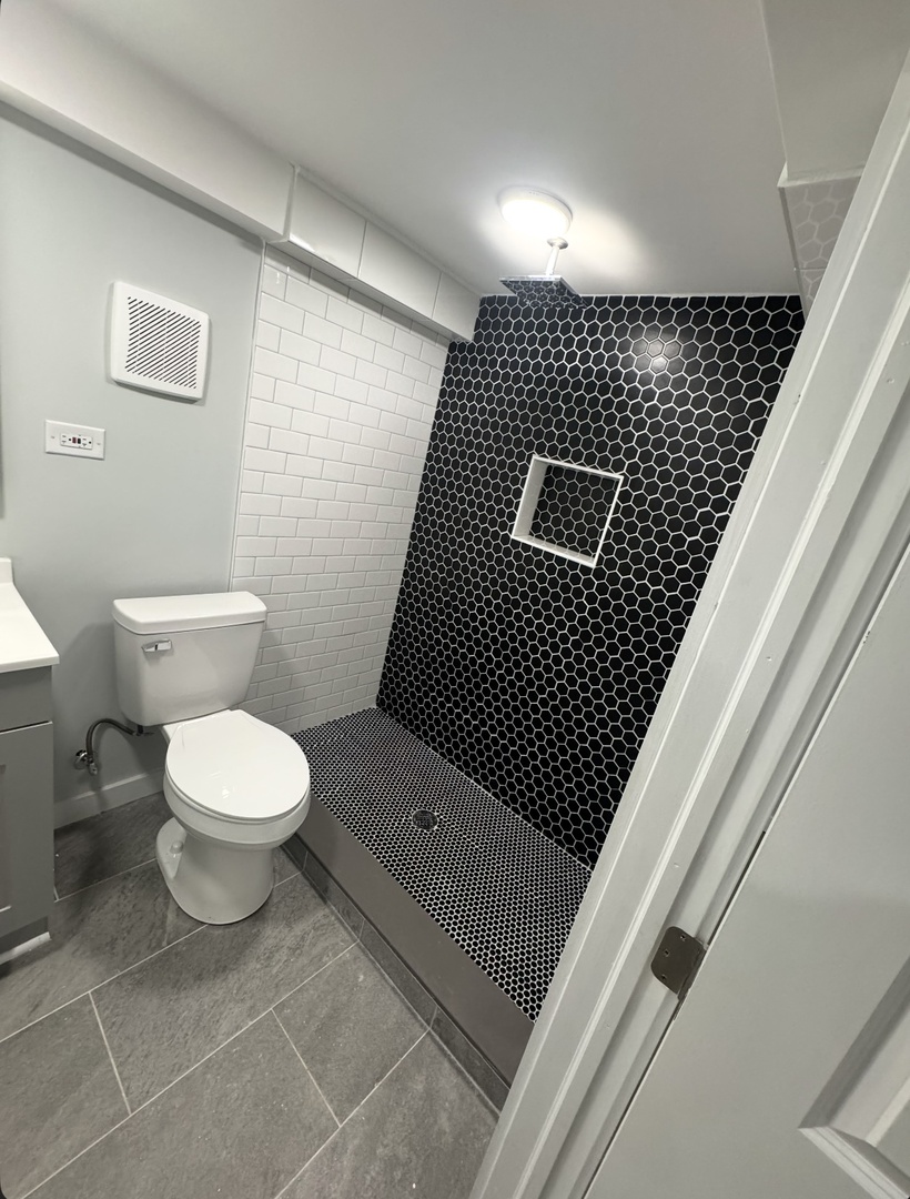 8051 S Yale Avenue, Chicago, IL 60620