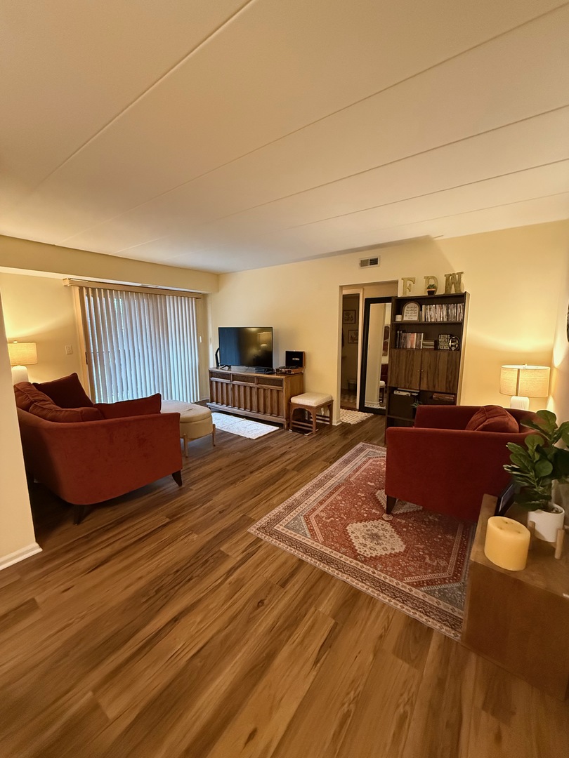 18135 Martin Avenue #2sw, Homewood, IL 60430