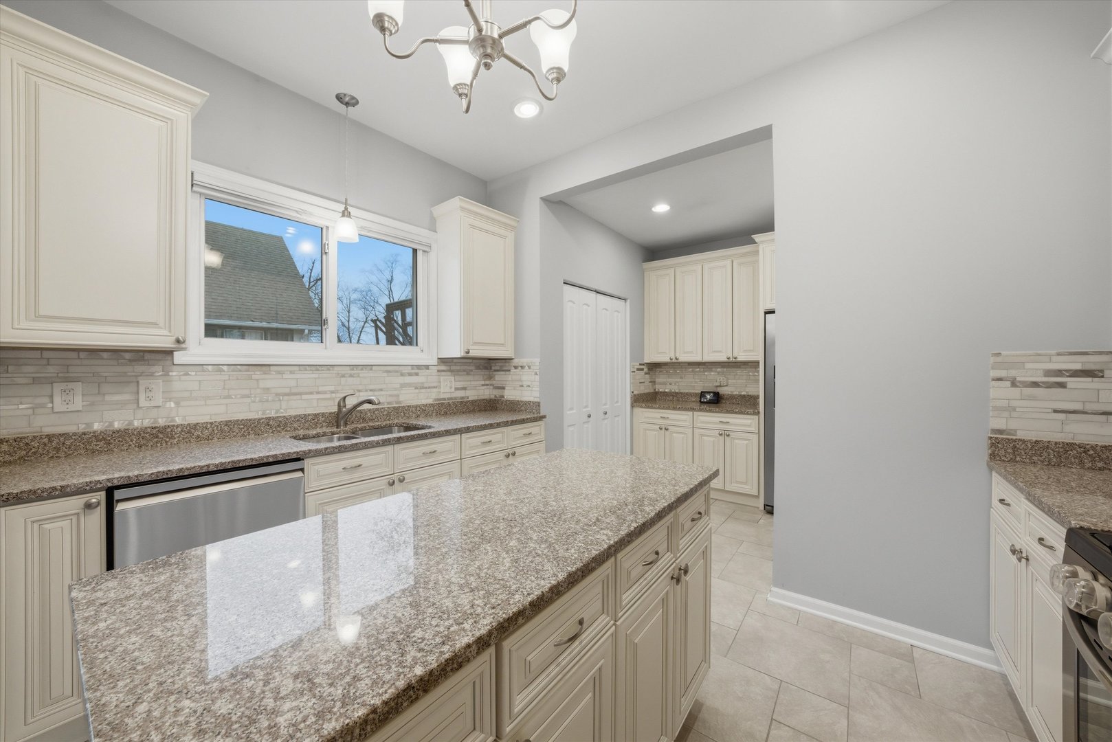 239 Oregon Street, Frankfort, IL 60423