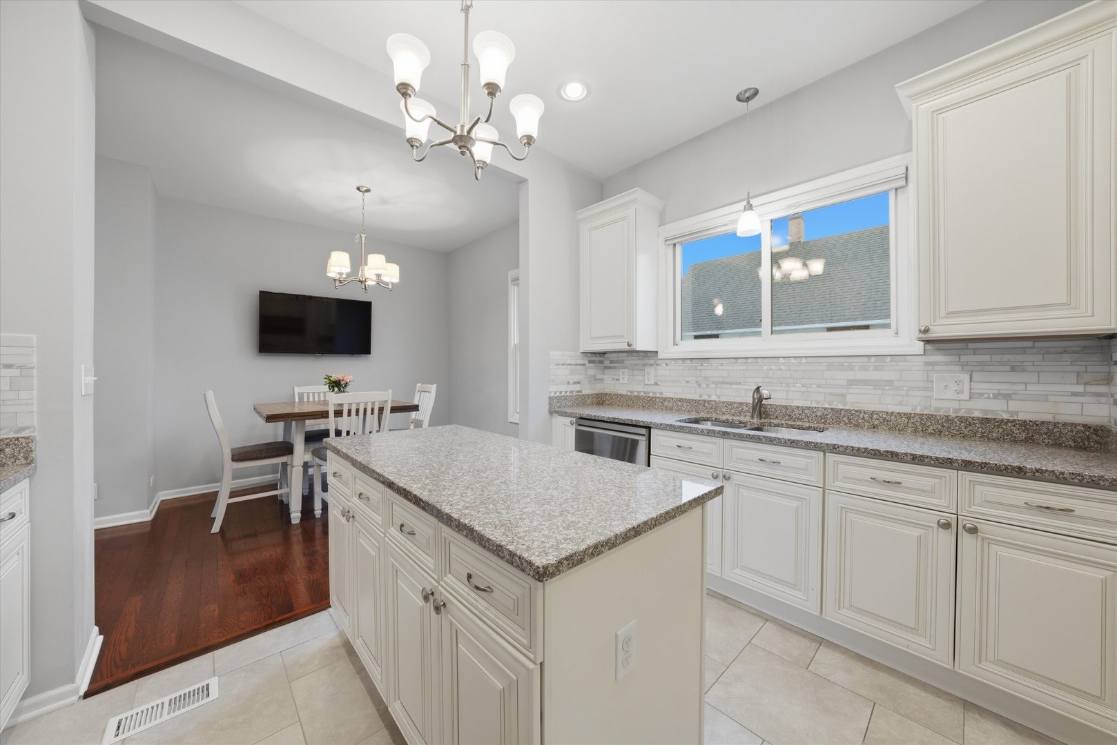 239 Oregon Street, Frankfort, IL 60423