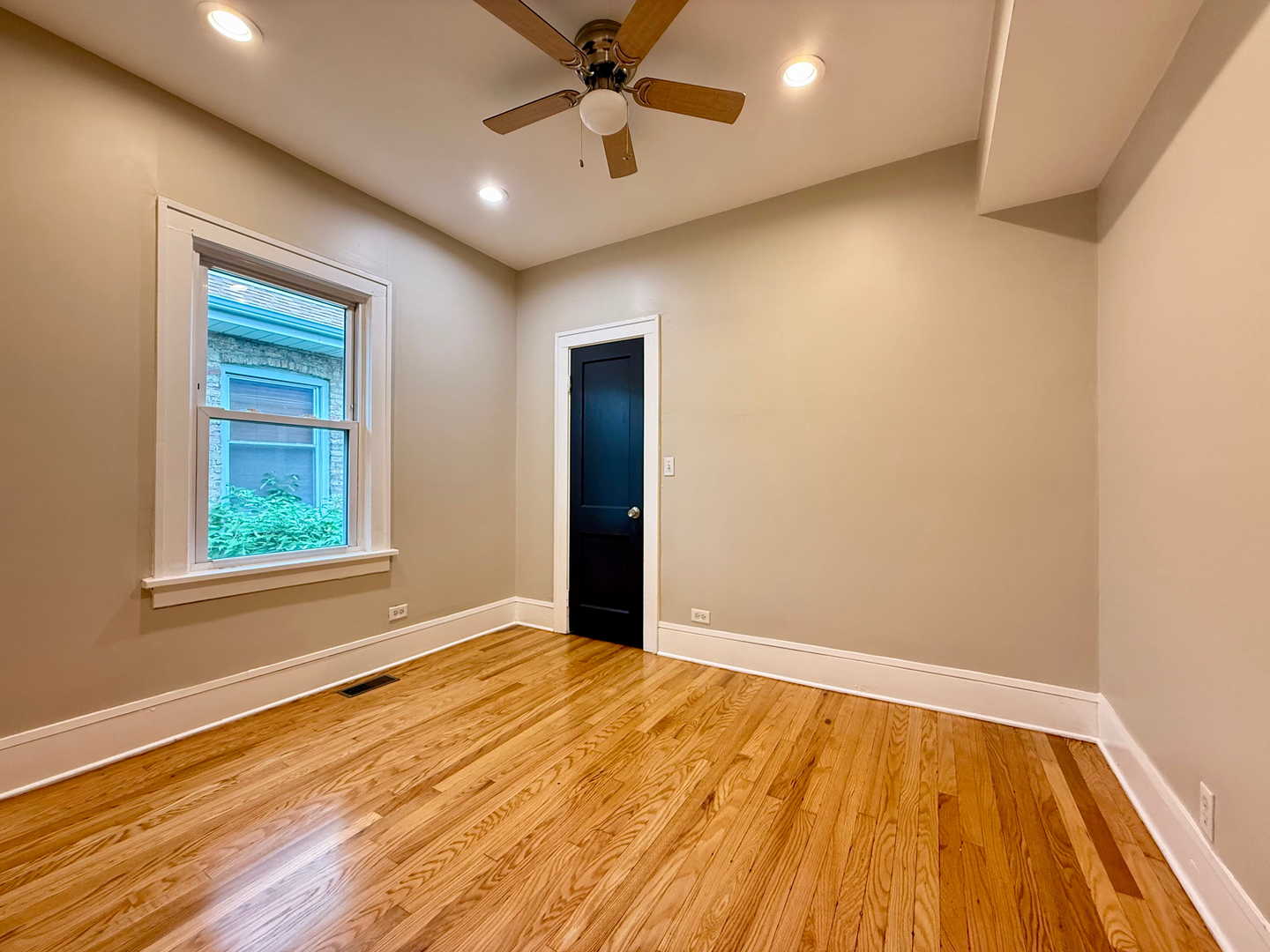 2130 N 73rd Avenue, Elmwood Park, IL 60707