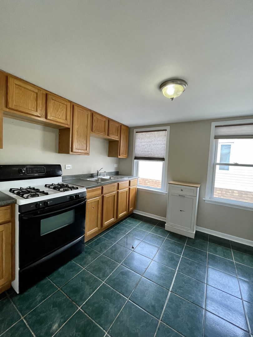 2130 N 73rd Avenue, Elmwood Park, IL 60707