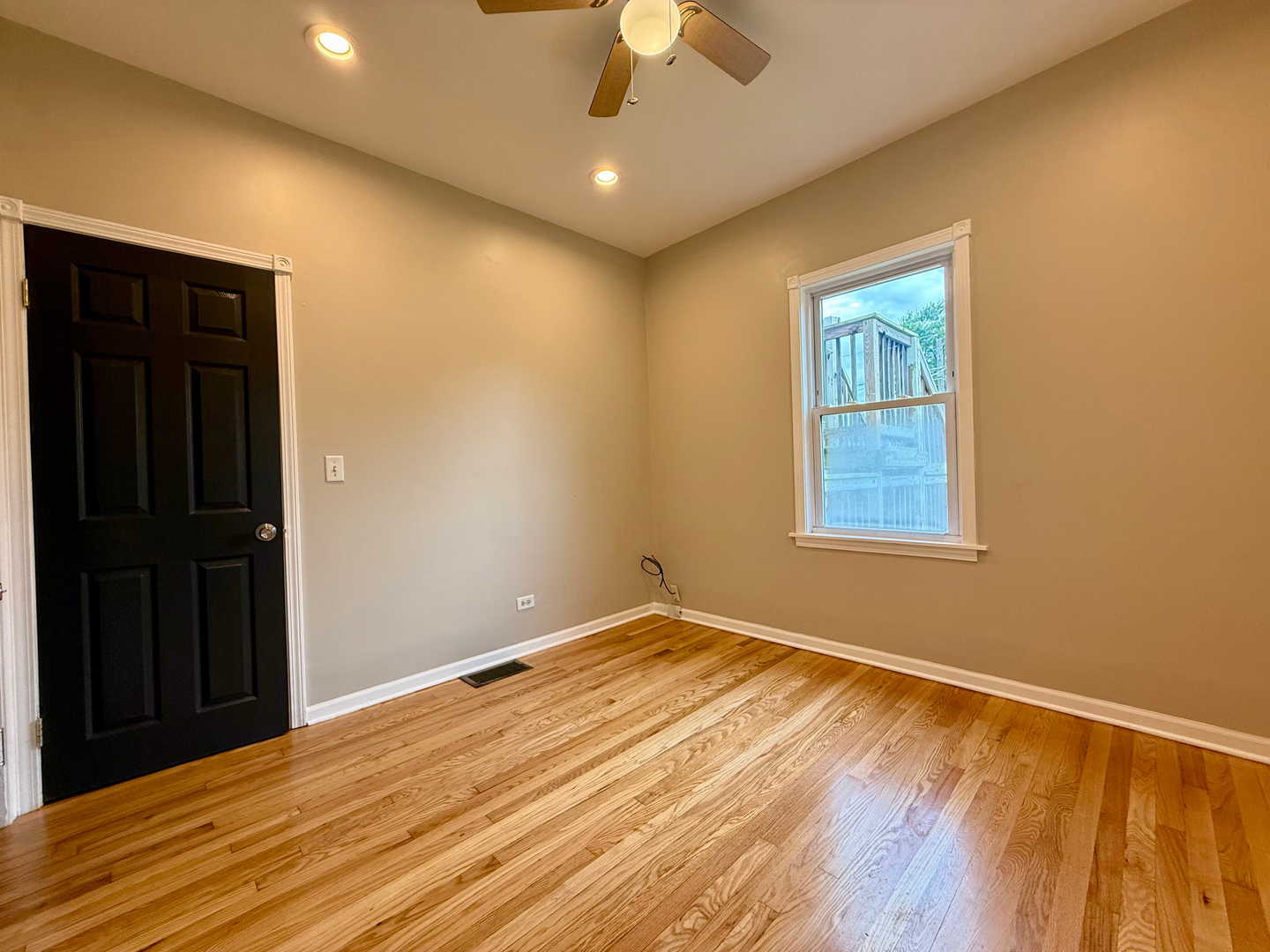 2130 N 73rd Avenue, Elmwood Park, IL 60707