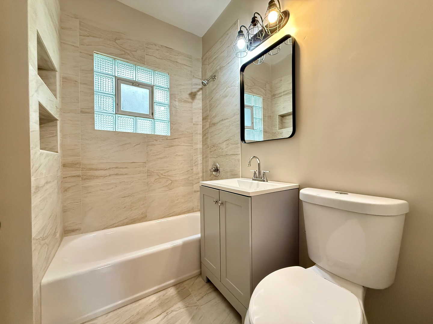 2130 N 73rd Avenue, Elmwood Park, IL 60707