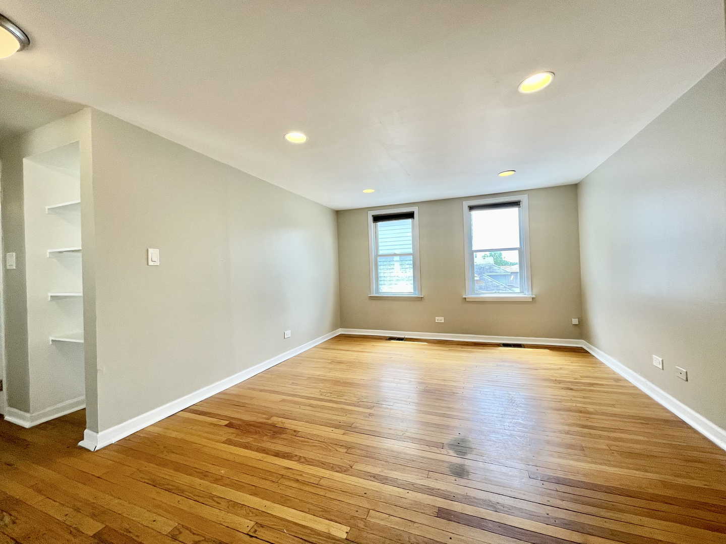 2130 N 73rd Avenue, Elmwood Park, IL 60707