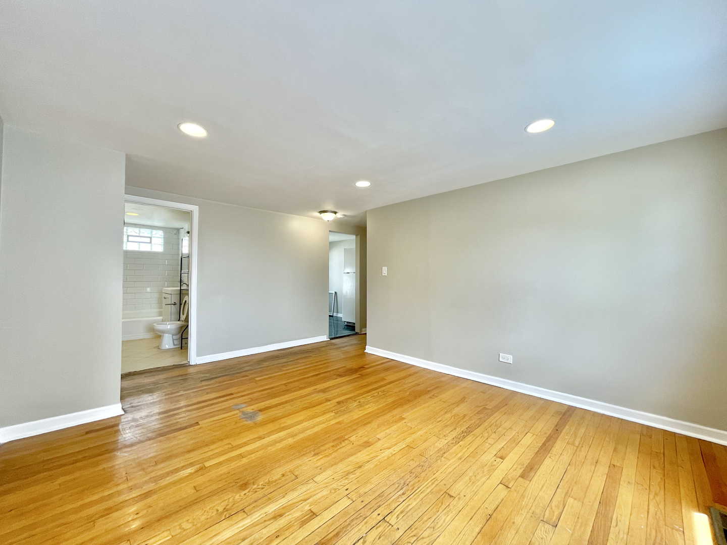 2130 N 73rd Avenue, Elmwood Park, IL 60707