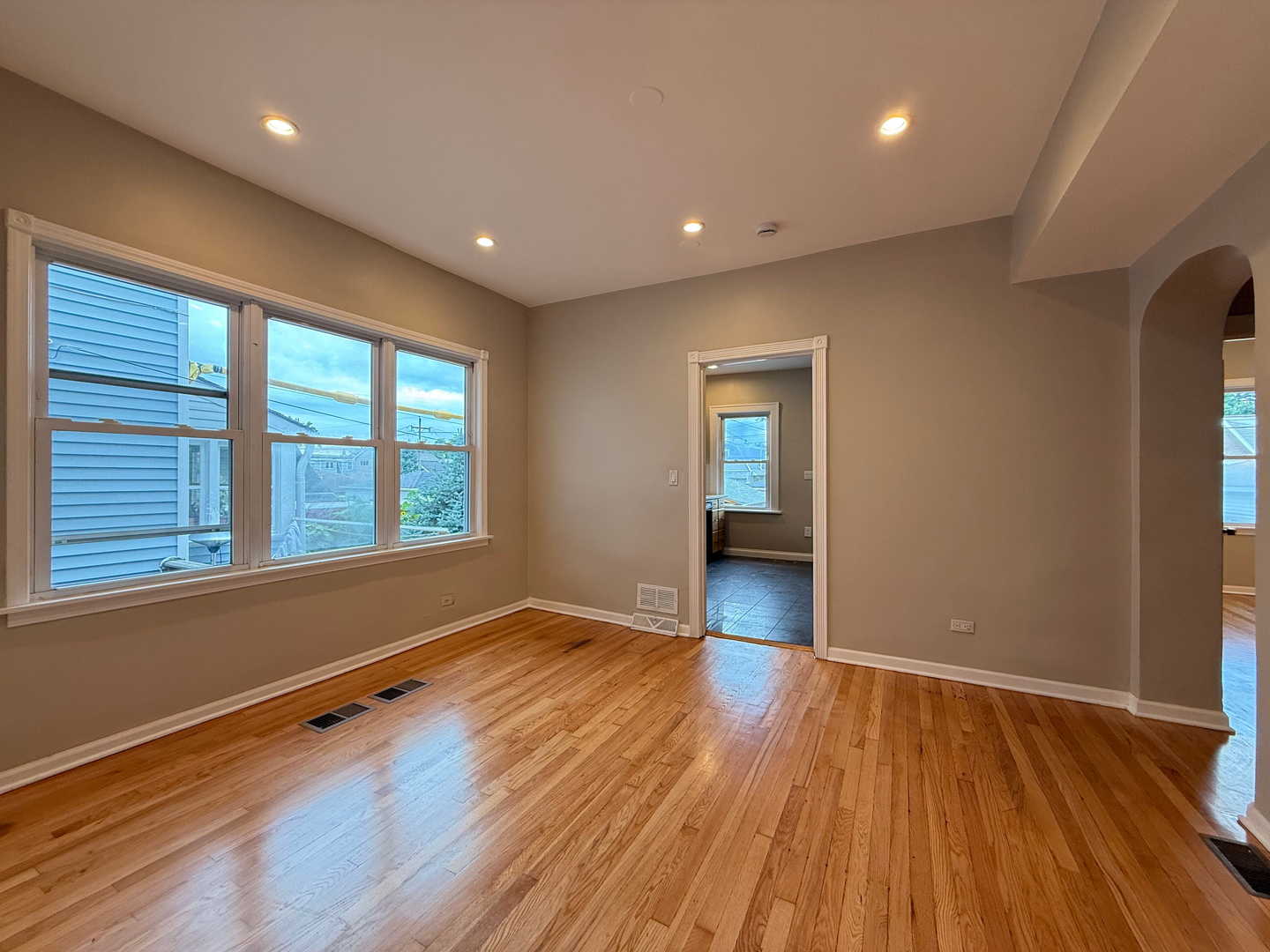 2130 N 73rd Avenue, Elmwood Park, IL 60707