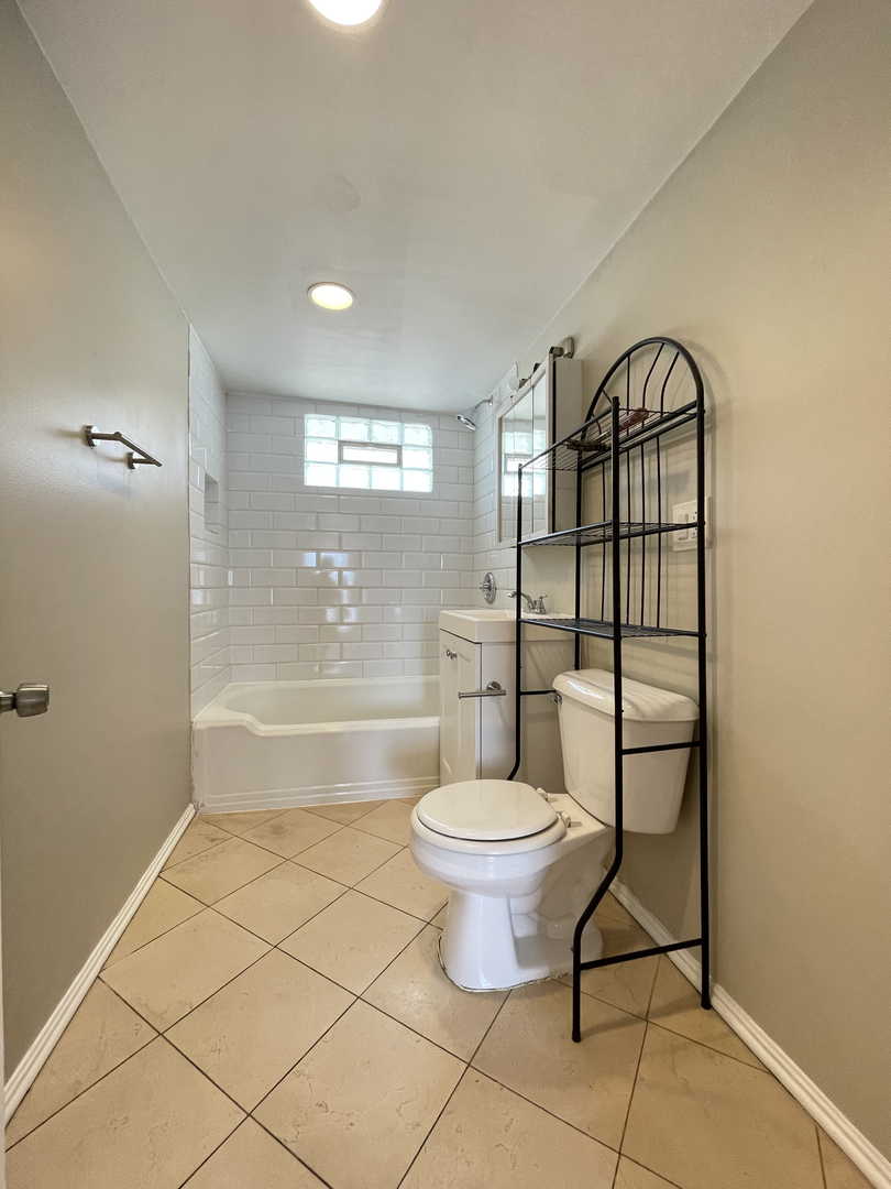 2130 N 73rd Avenue, Elmwood Park, IL 60707