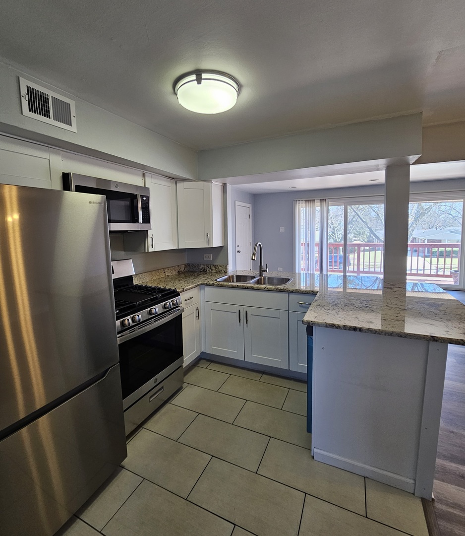 520 N Roberts Drive #2C, Glenwood, IL 60425