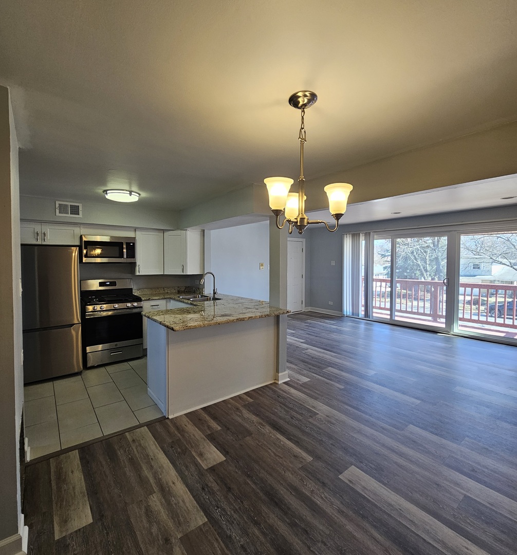 520 N Roberts Drive #2C, Glenwood, IL 60425