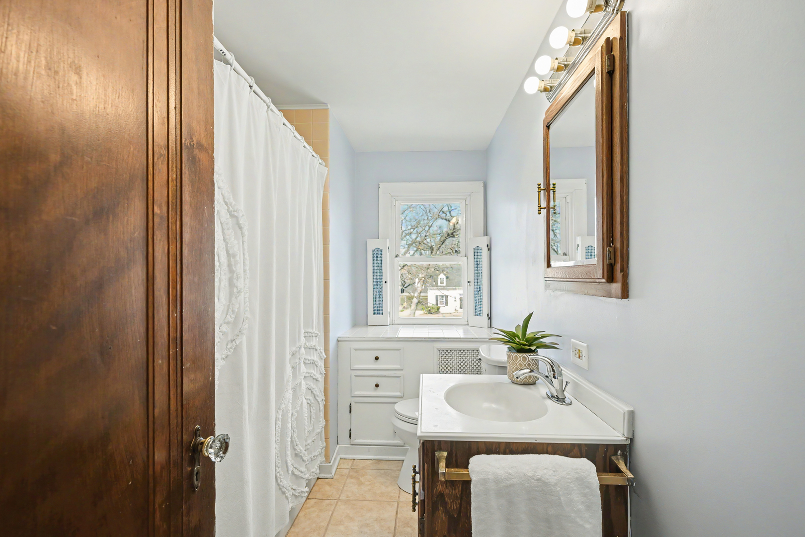 1243 Hawthorne Lane, Downers Grove, IL 60515