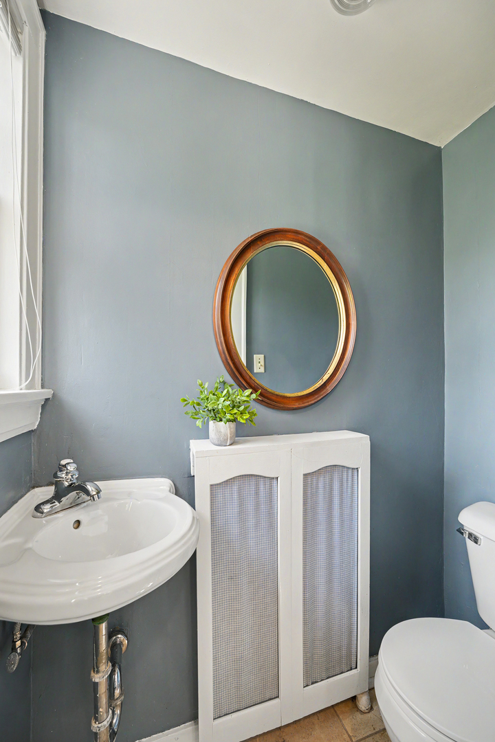 1243 Hawthorne Lane, Downers Grove, IL 60515