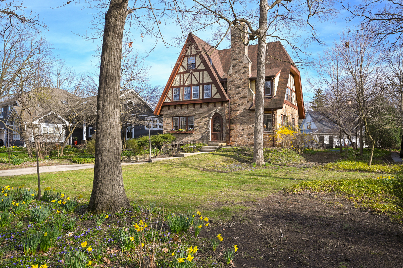 1243 Hawthorne Lane, Downers Grove, IL 60515