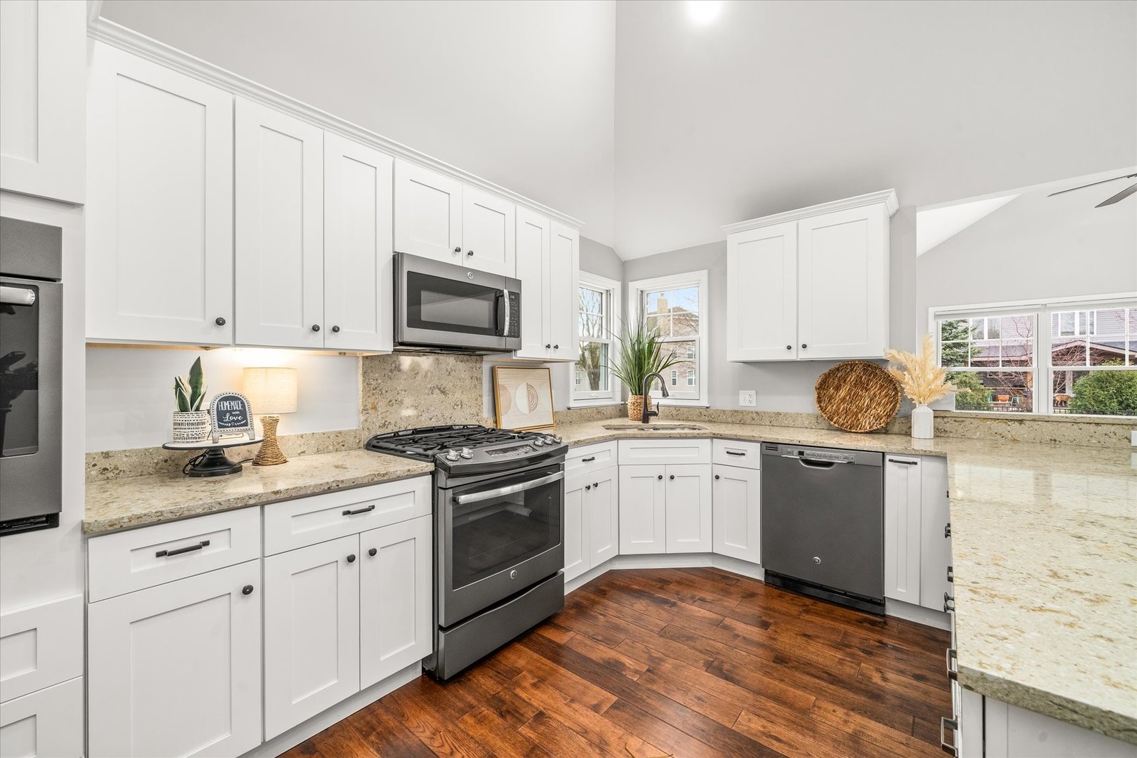 1262 Deerpath Drive, Yorkville, IL 60560