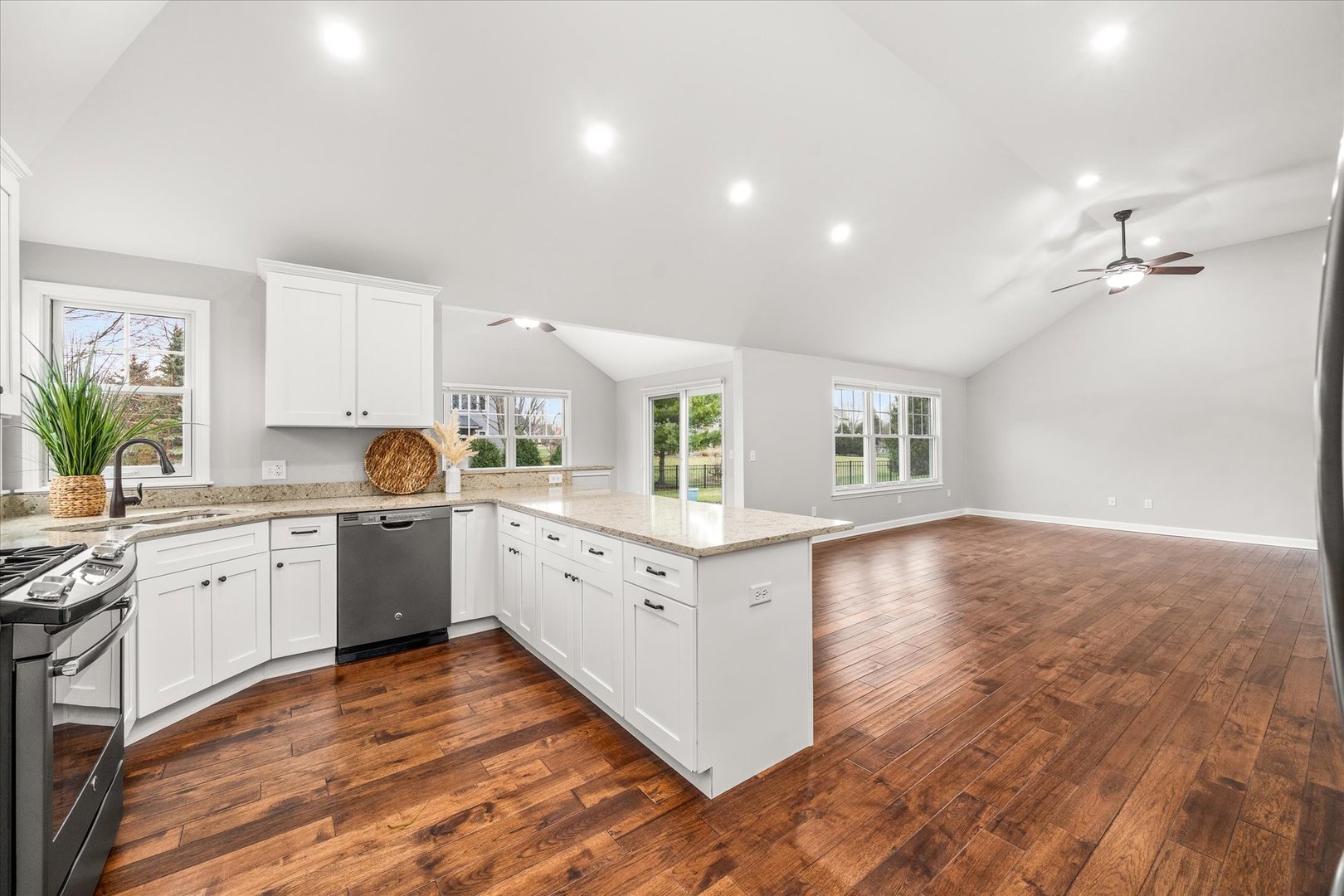 1262 Deerpath Drive, Yorkville, IL 60560