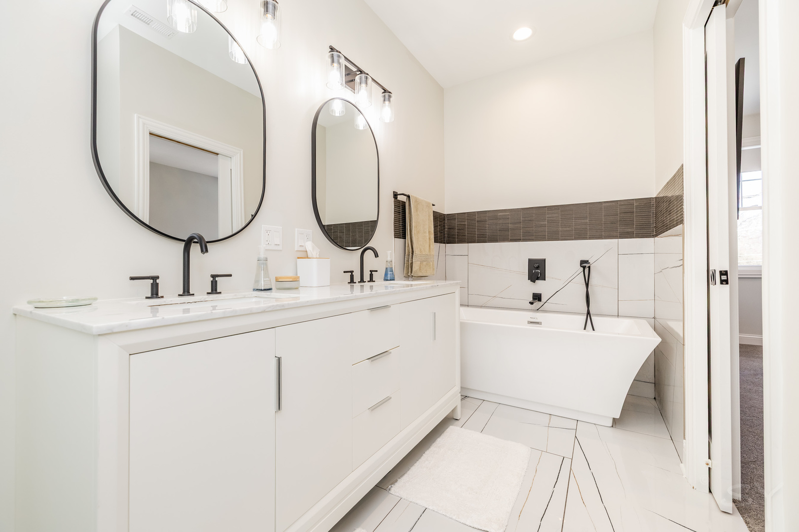 2701 Noyes Street, Evanston, IL 60201