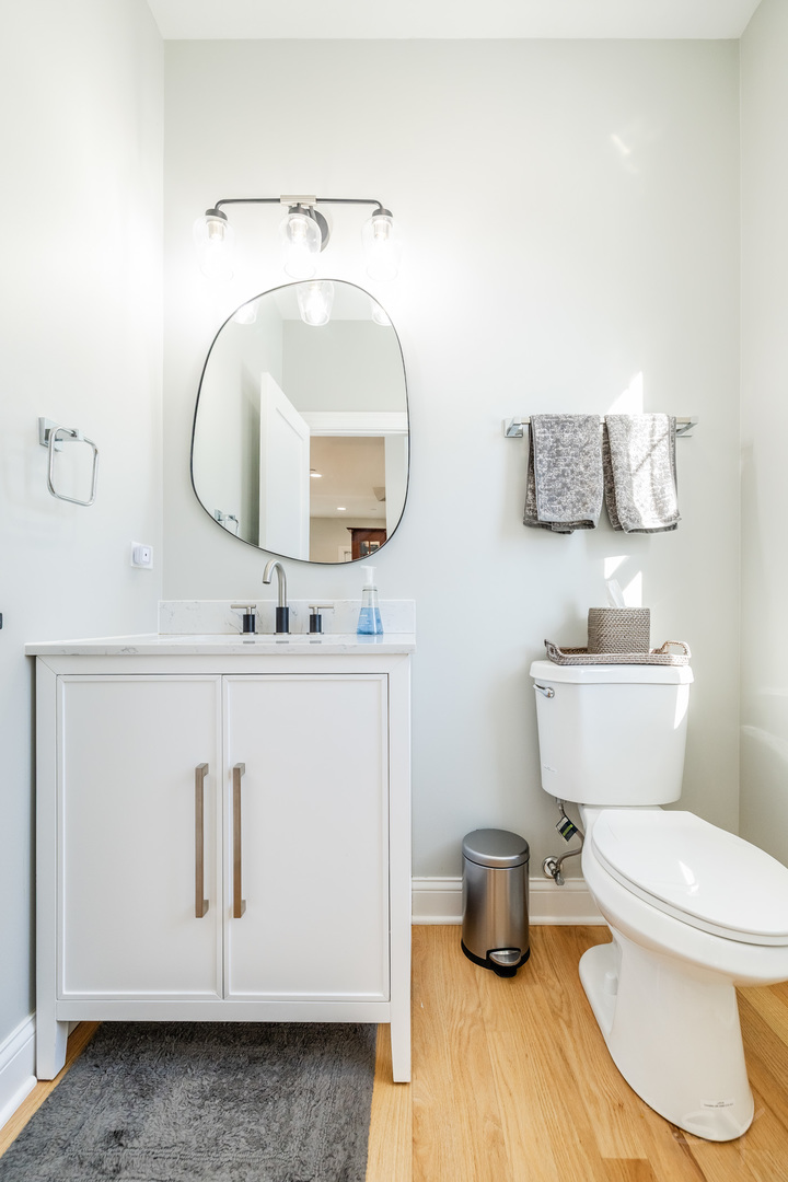 2701 Noyes Street, Evanston, IL 60201