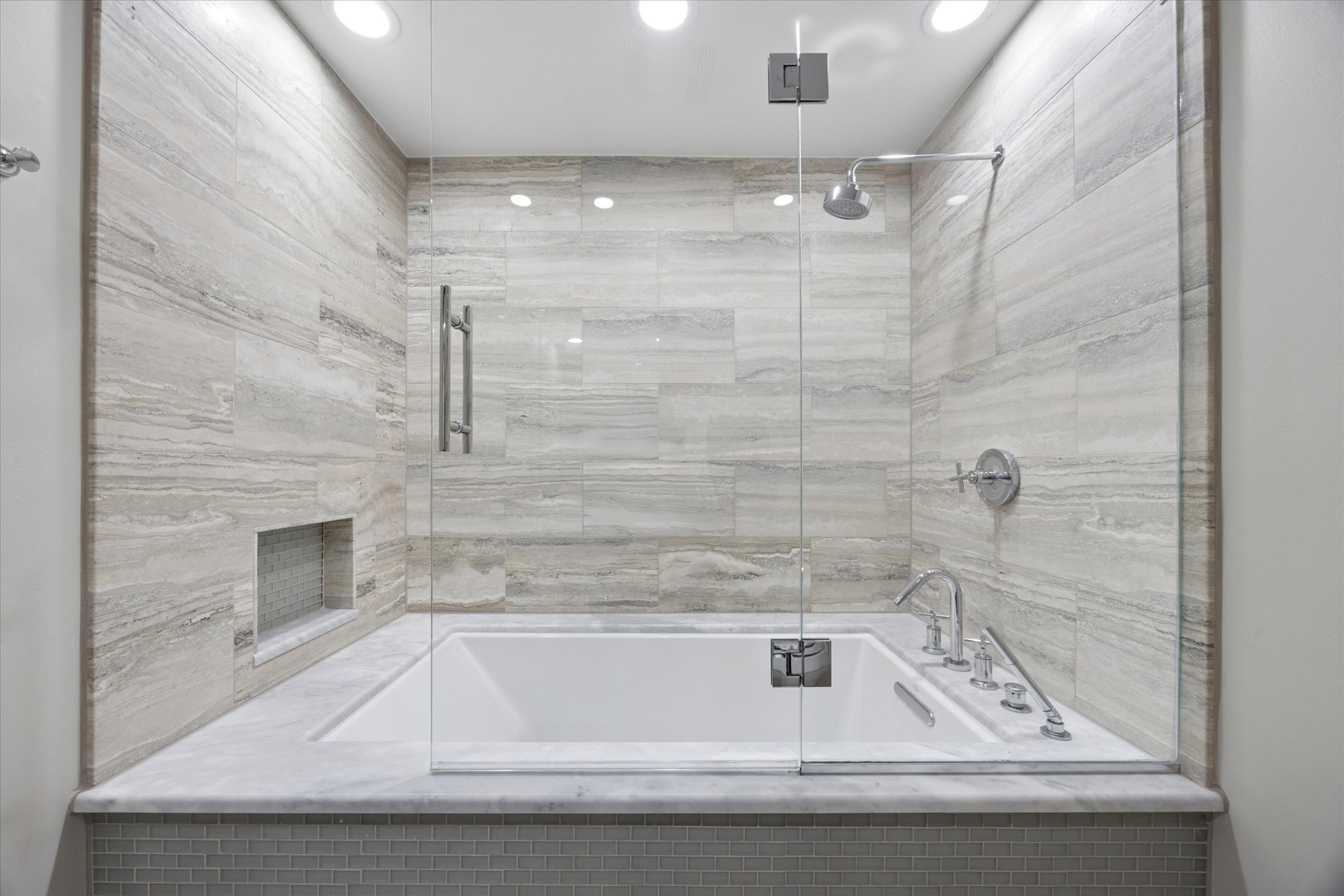 606 W Franklin Street, Wheaton, IL 60187