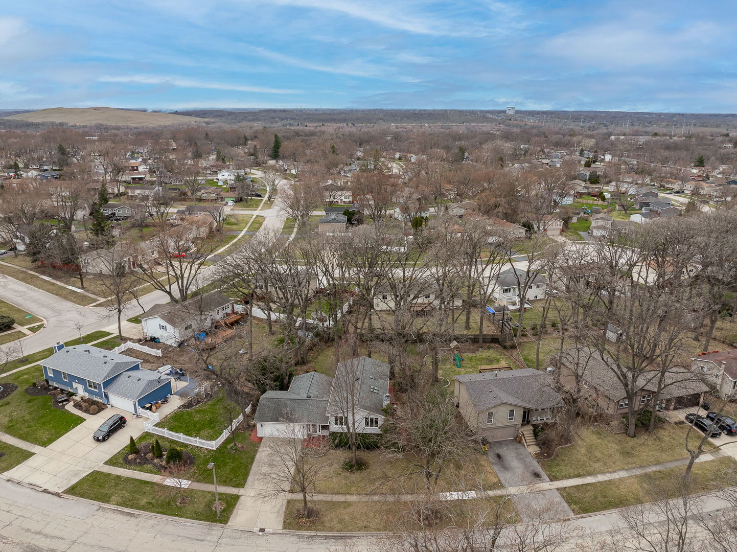 8000 Oakview Lane, Woodridge, IL 60517