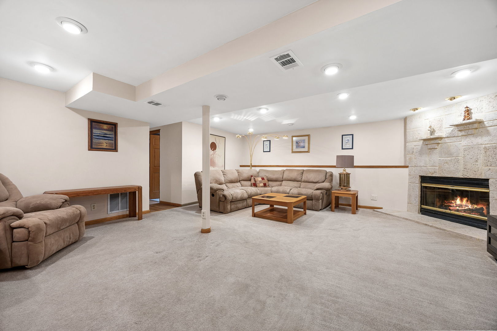 8000 Oakview Lane, Woodridge, IL 60517