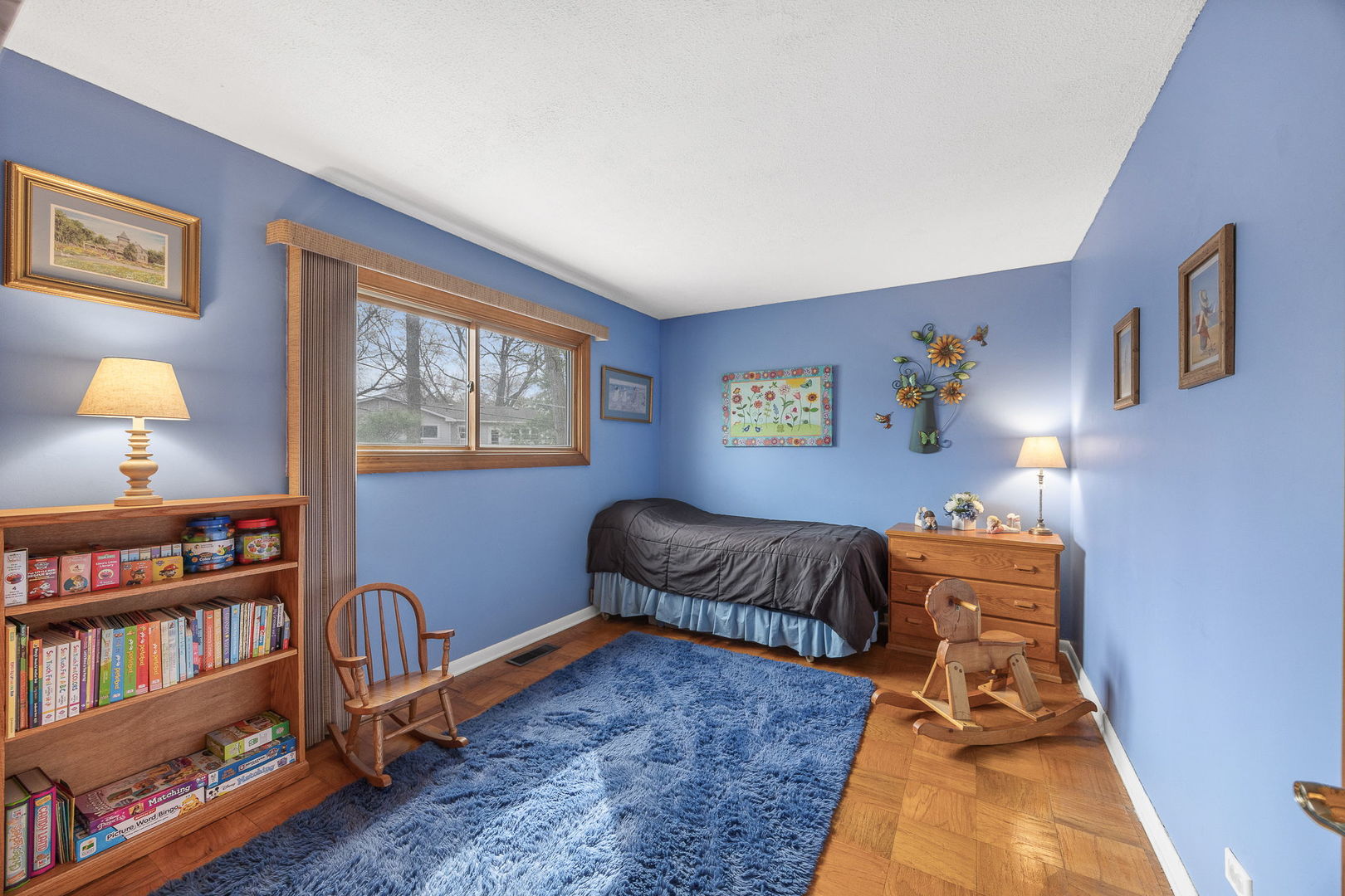 8000 Oakview Lane, Woodridge, IL 60517