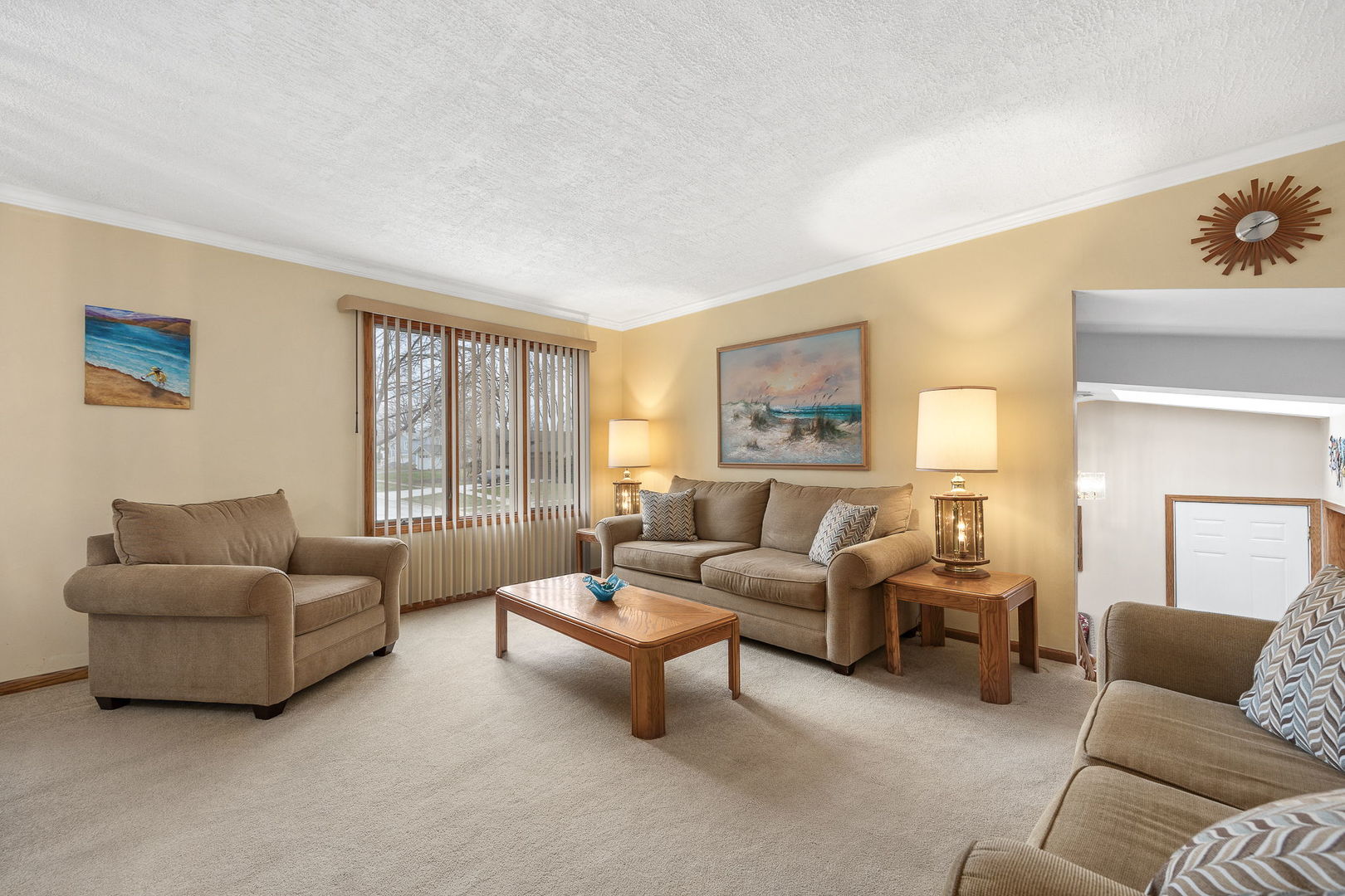 8000 Oakview Lane, Woodridge, IL 60517