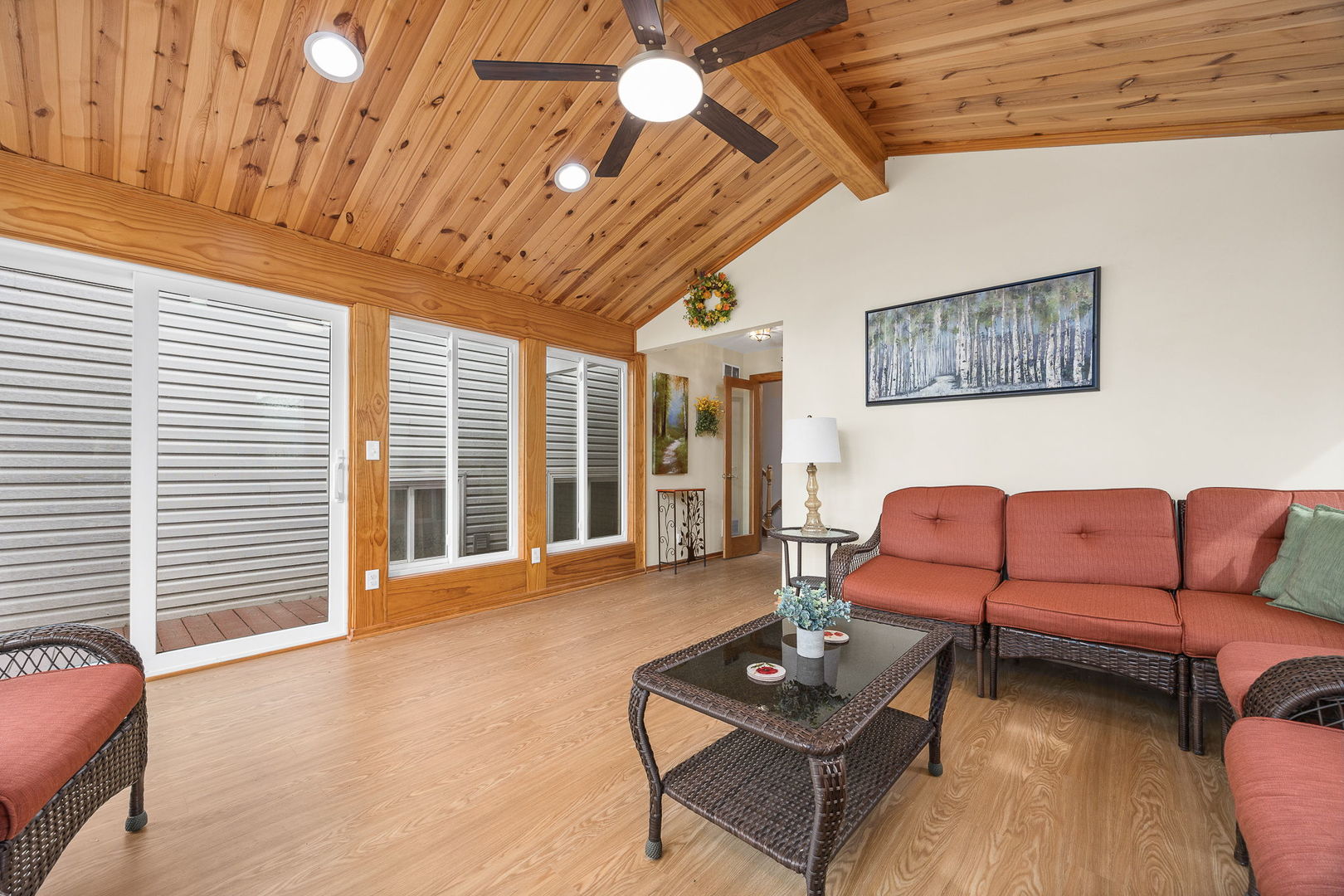 8000 Oakview Lane, Woodridge, IL 60517