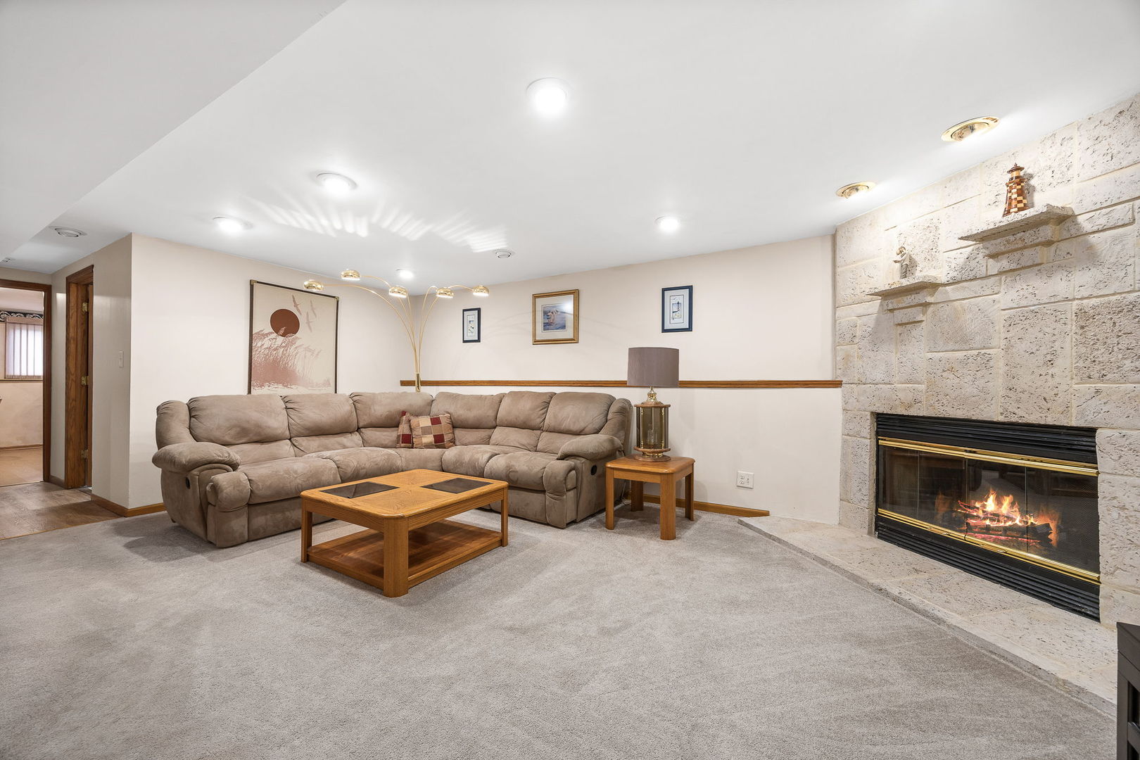 8000 Oakview Lane, Woodridge, IL 60517