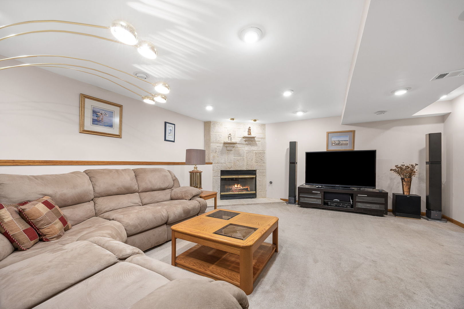 8000 Oakview Lane, Woodridge, IL 60517