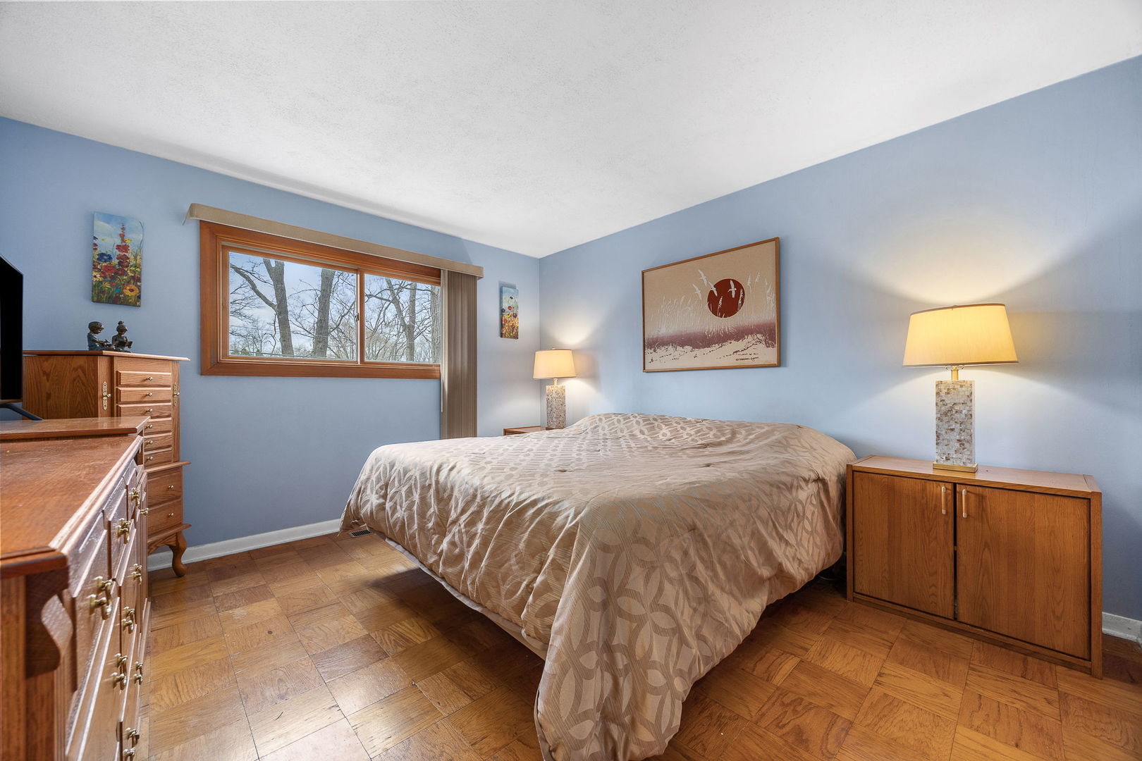 8000 Oakview Lane, Woodridge, IL 60517