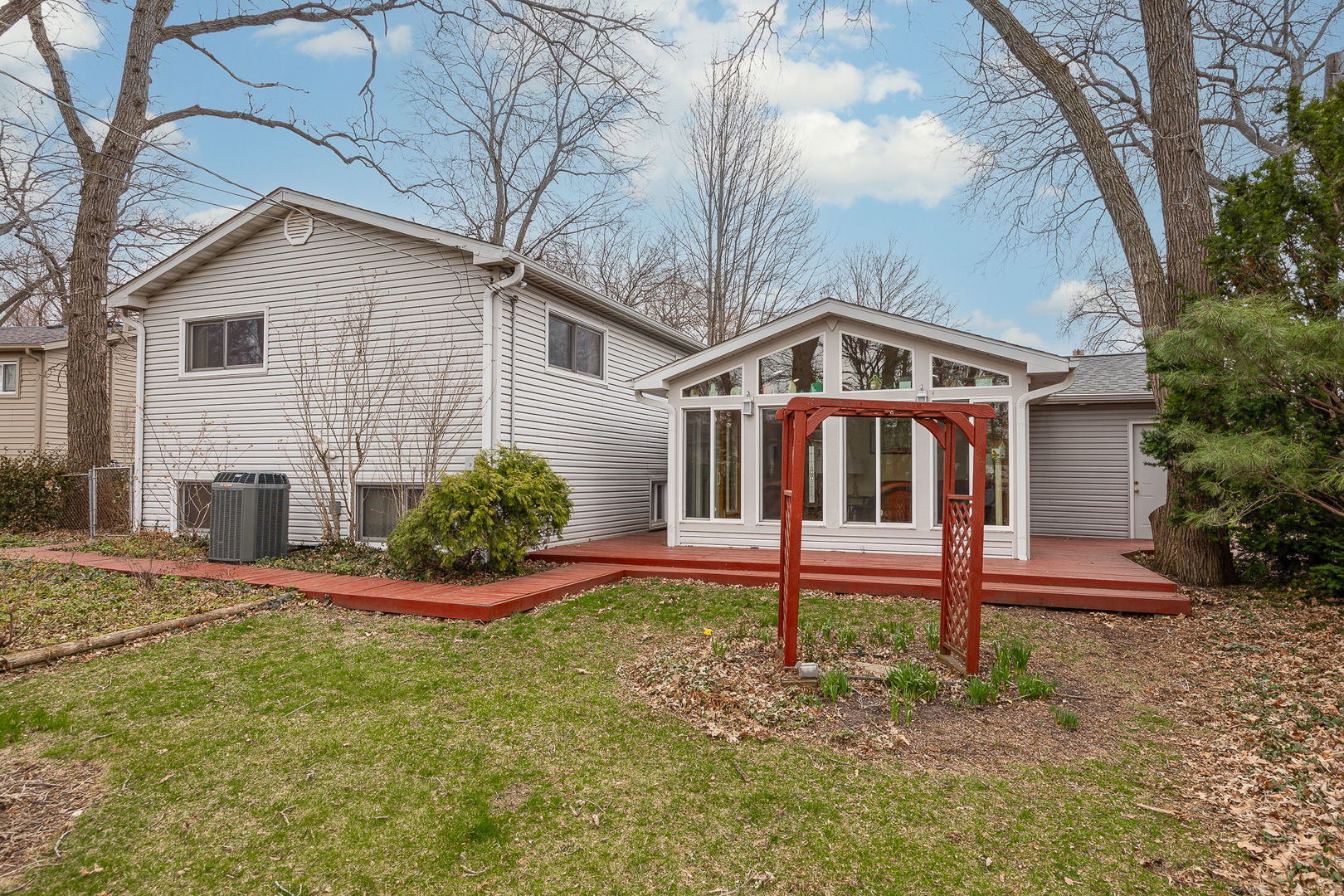 8000 Oakview Lane, Woodridge, IL 60517