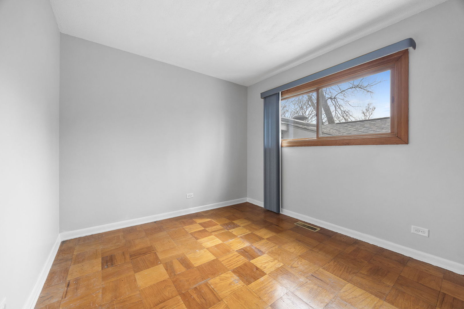 8000 Oakview Lane, Woodridge, IL 60517