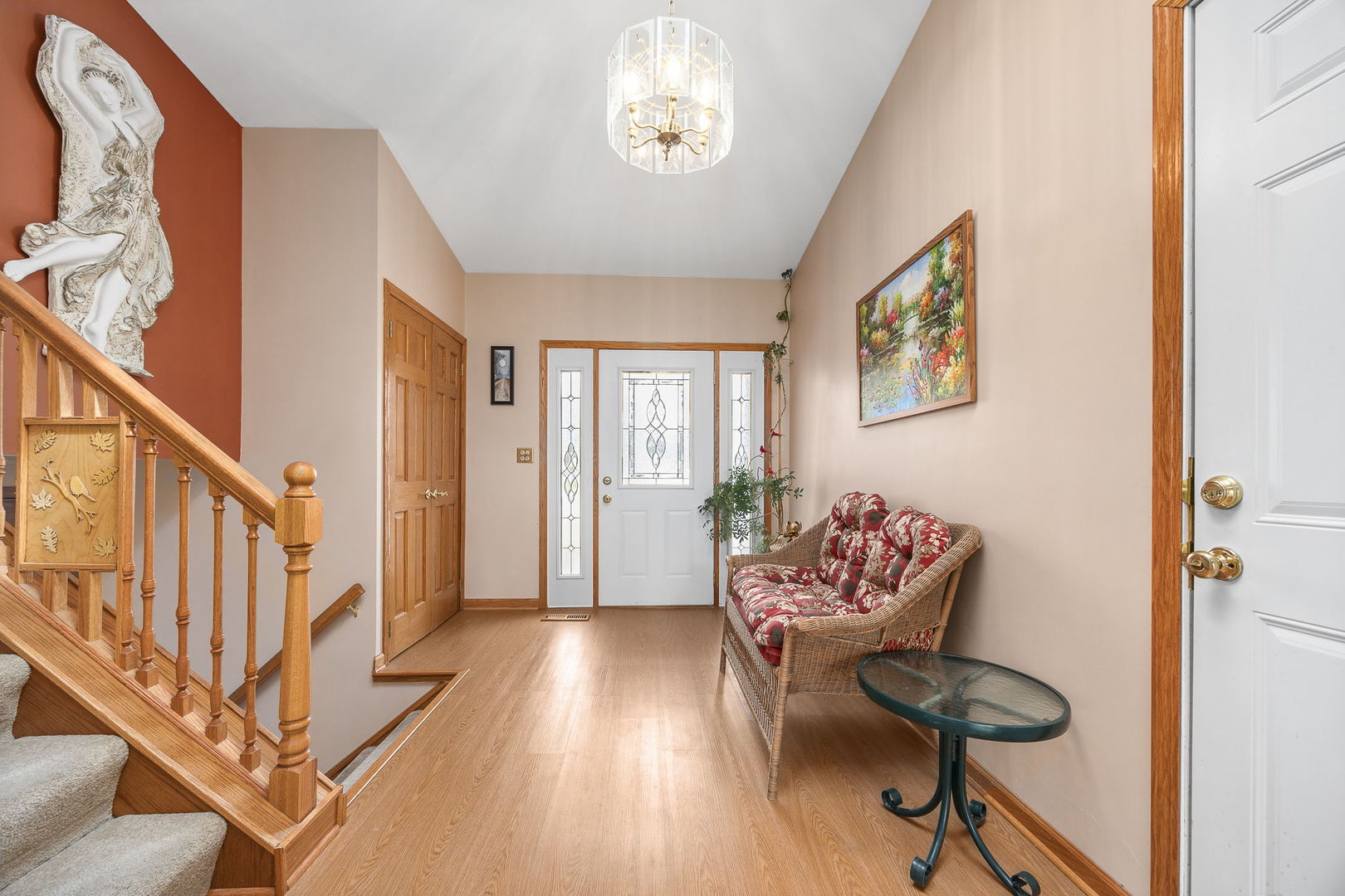 8000 Oakview Lane, Woodridge, IL 60517