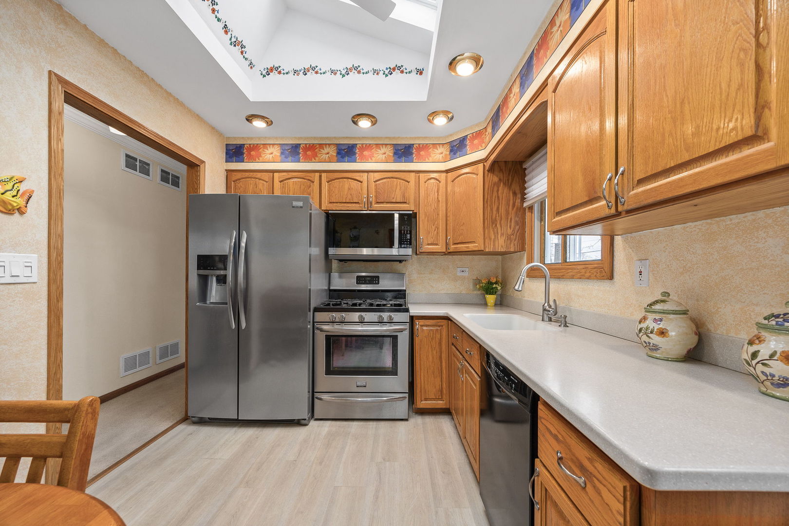 8000 Oakview Lane, Woodridge, IL 60517