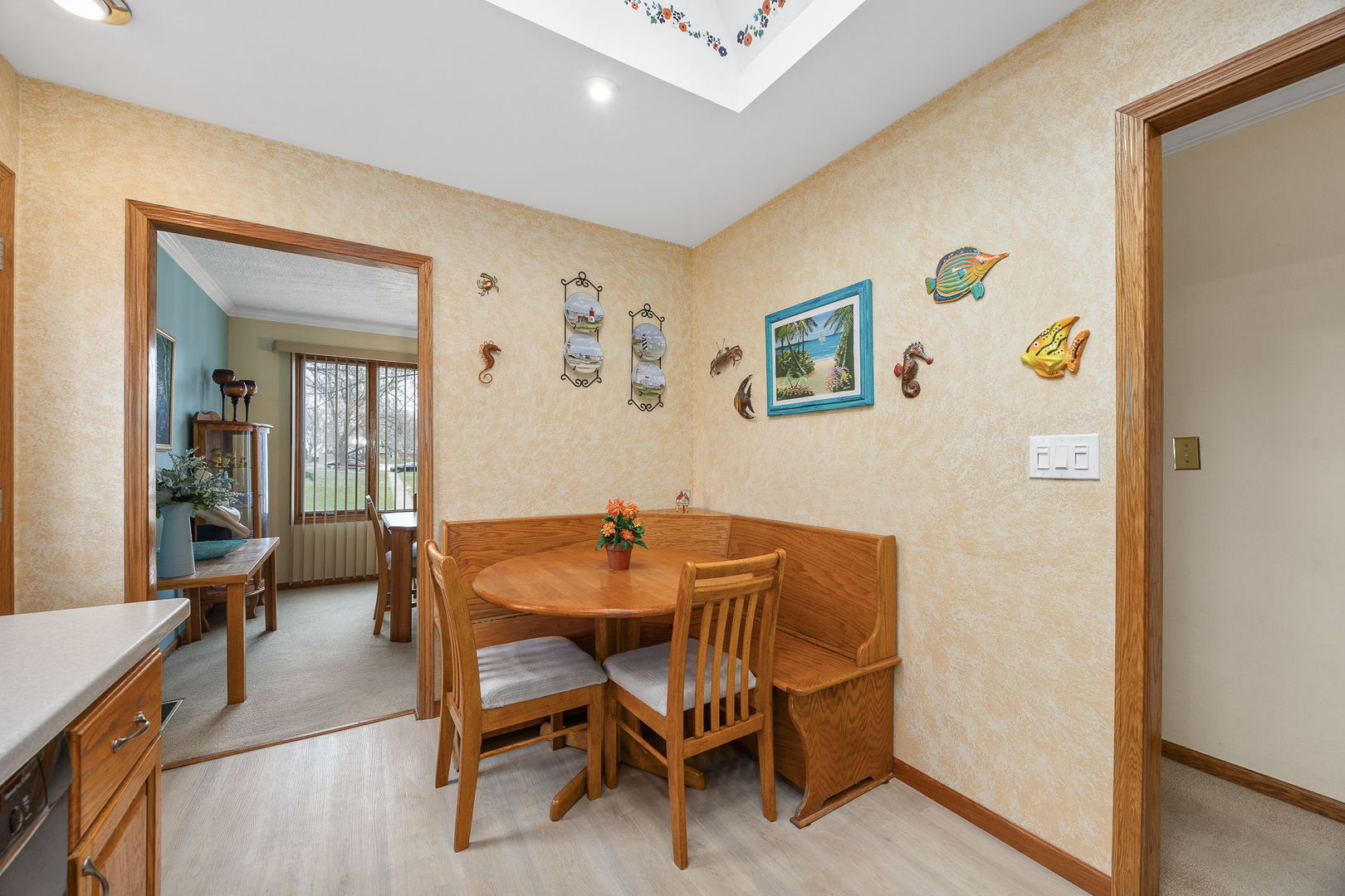 8000 Oakview Lane, Woodridge, IL 60517