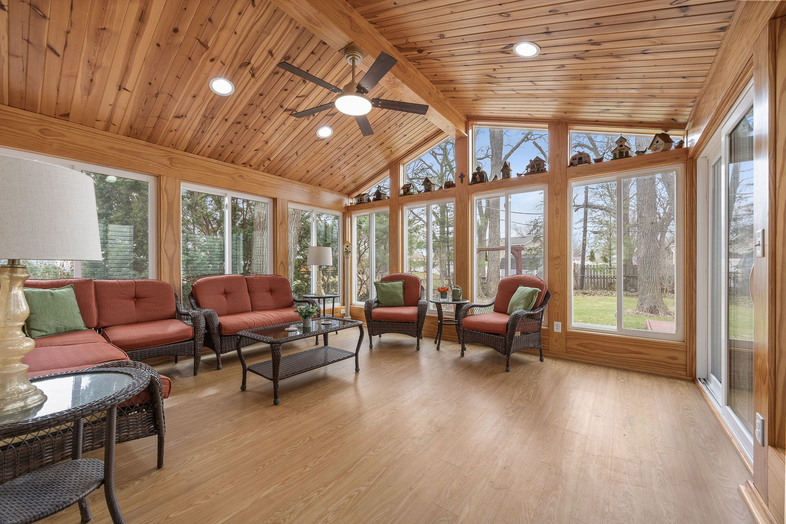 8000 Oakview Lane, Woodridge, IL 60517