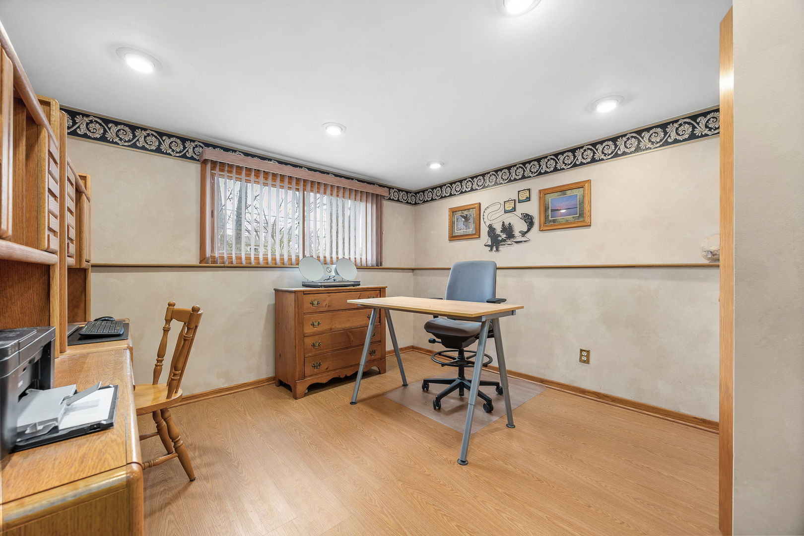 8000 Oakview Lane, Woodridge, IL 60517