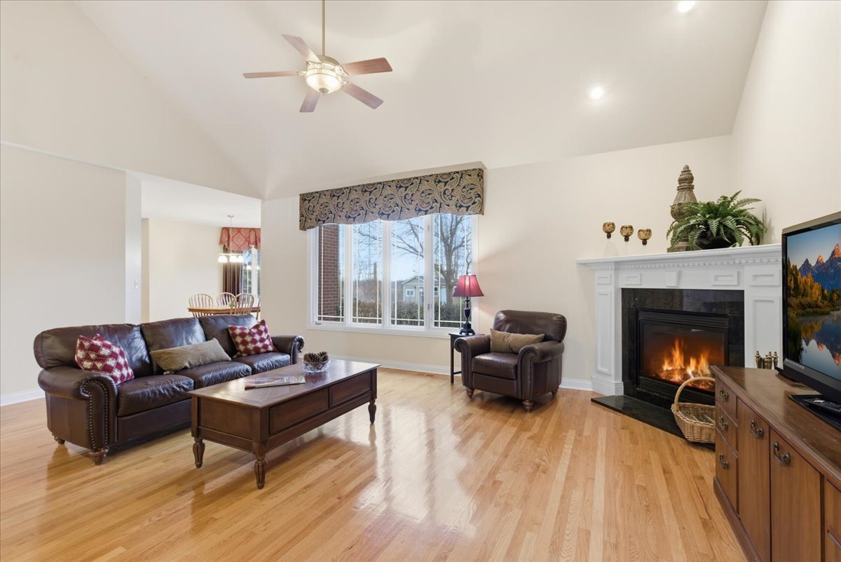 13106 Fox Hill Court, Lemont, IL 60439