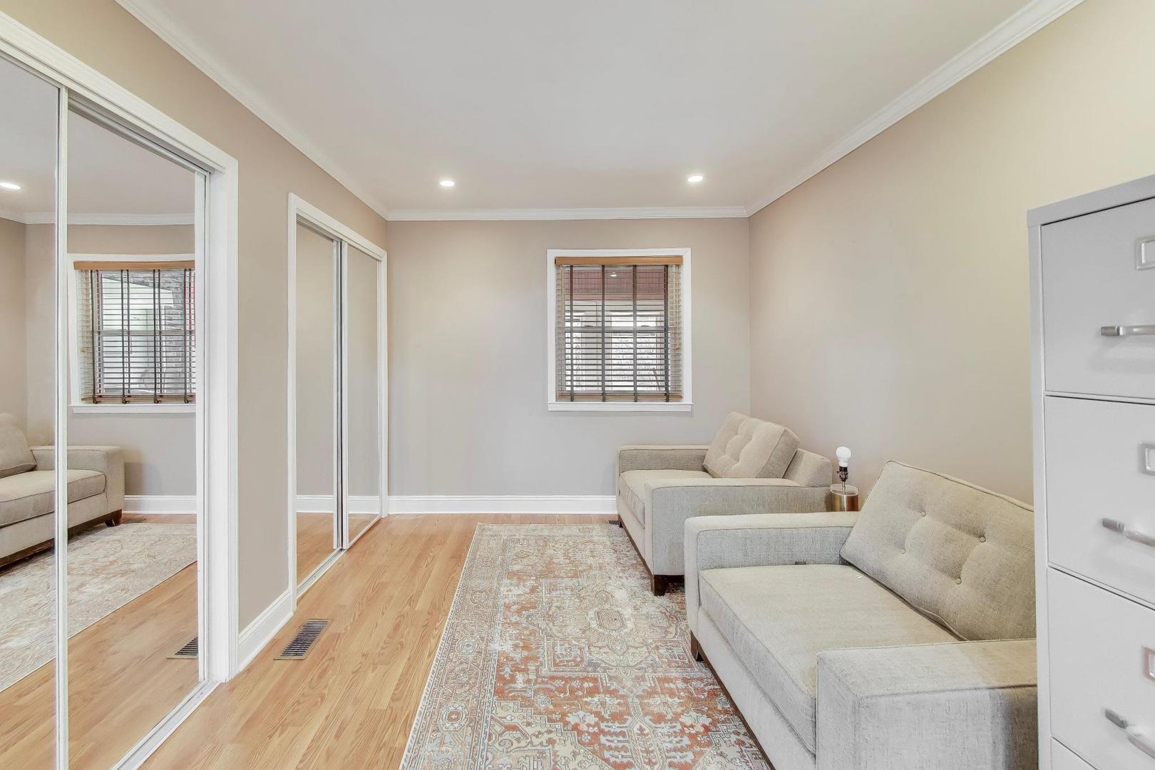 9761 Elm Terrace, Des Plaines, IL 60016