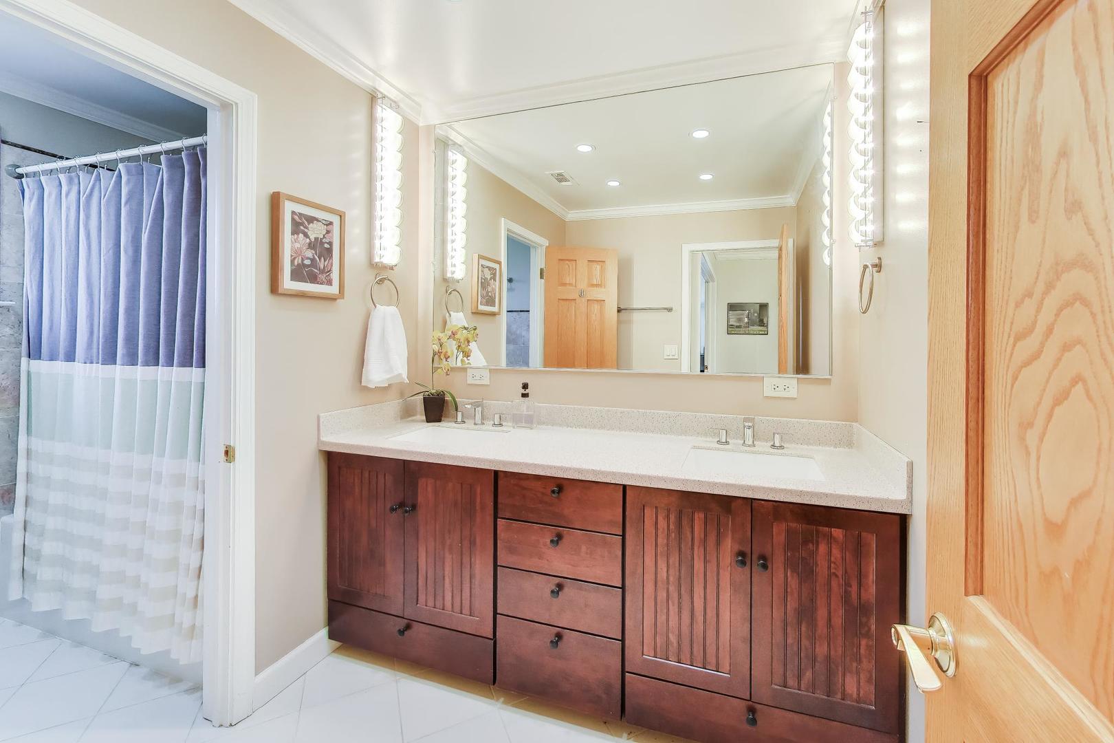 9761 Elm Terrace, Des Plaines, IL 60016