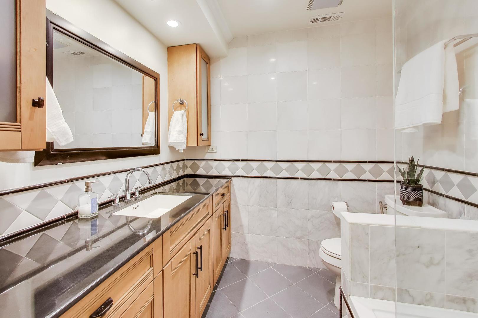 9761 Elm Terrace, Des Plaines, IL 60016