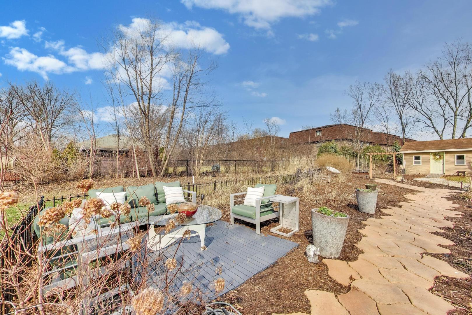 9761 Elm Terrace, Des Plaines, IL 60016