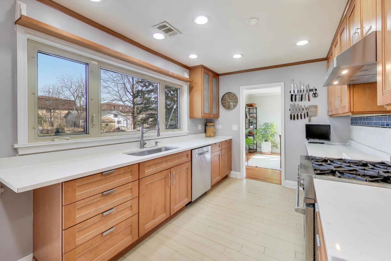 9761 Elm Terrace, Des Plaines, IL 60016