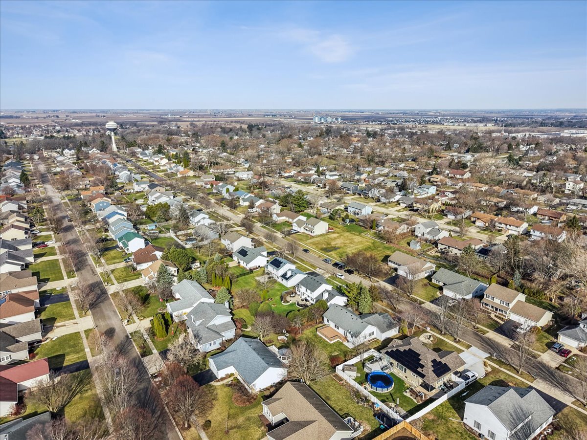 321 Jake Lane, Hampshire, IL 60140