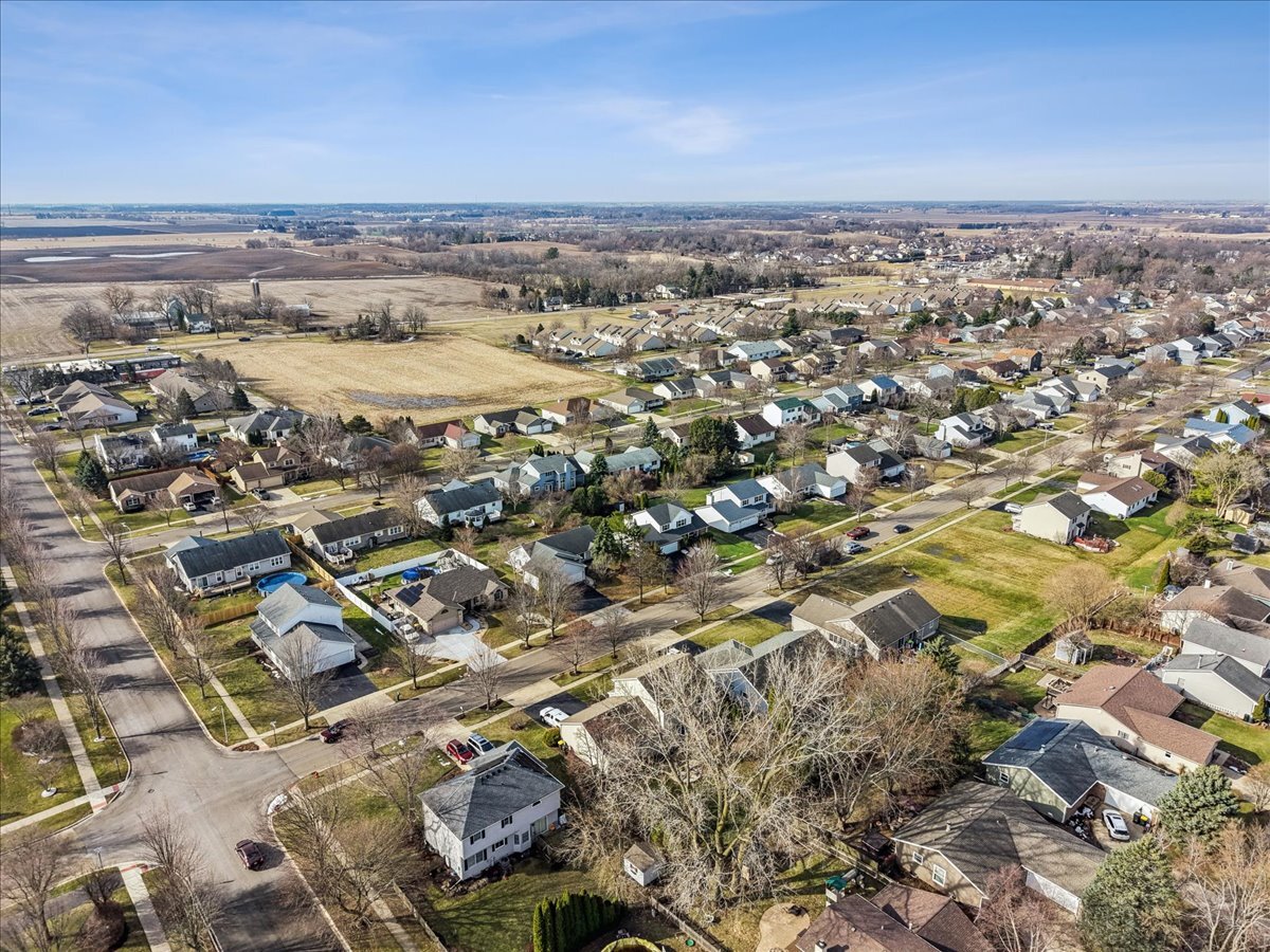 321 Jake Lane, Hampshire, IL 60140